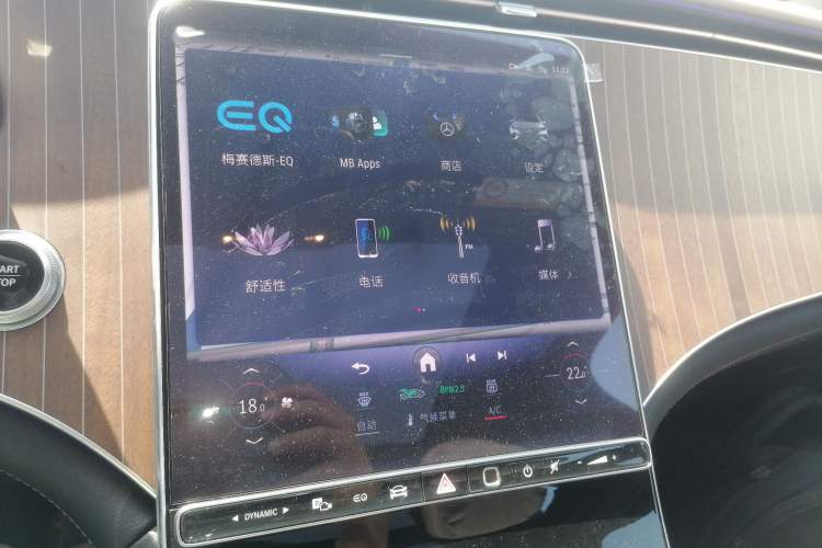 Used Mercedes-Benz EQE SUV 2024 500 4MATIC Pioneer Edition Audio And AC Panel