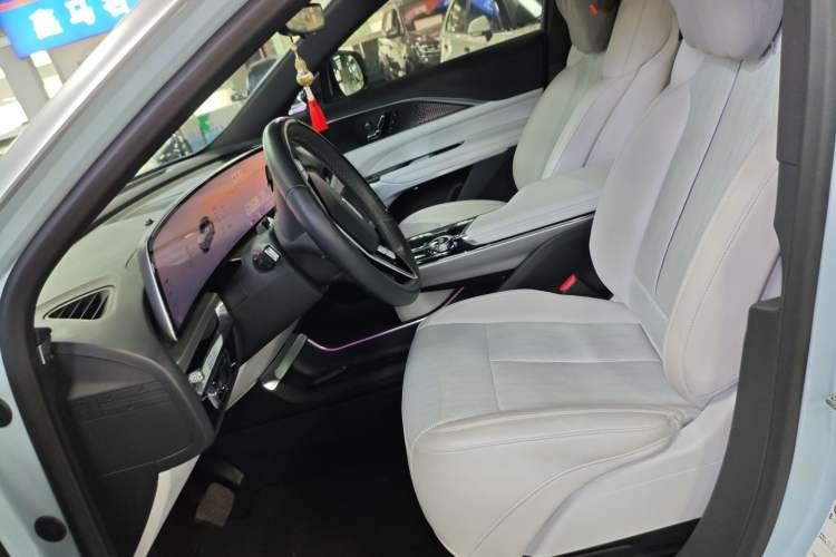 Used Cadillac LYRIQ 2022 Rear-Drive Long-Range Luxury Edition Left Front Seat