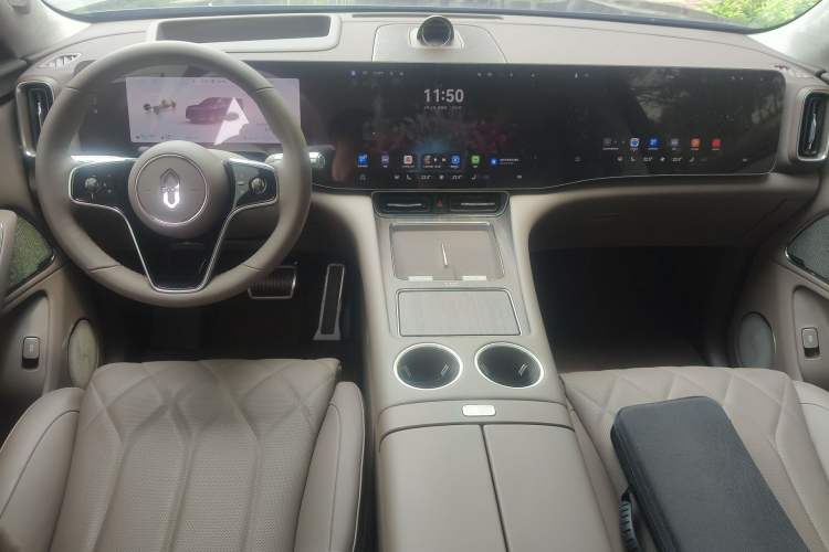 Used Hima AITO M8 2025 Extended-Range Max Version 37 kWh 5-Seater Center Console