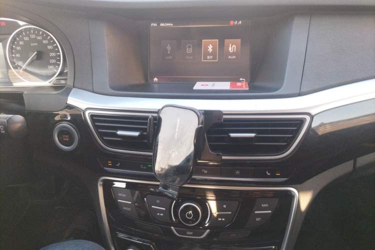 Used Geely Auto Emgrand GT 2015 1.8T Flagship Model Audio And AC Panel