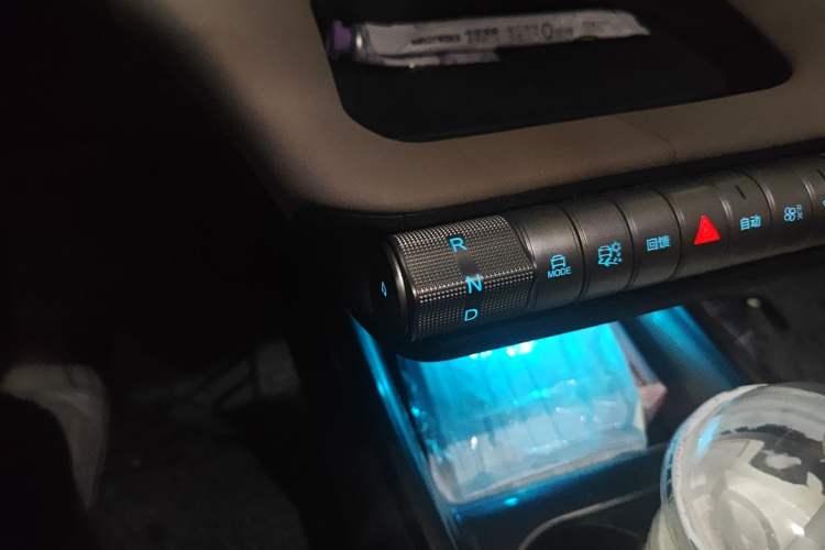 Used BYD Dolphin 2023 420 km Fashion Edition Gear Lever