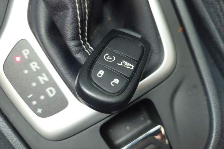 Used Jeep Cherokee 2020 2.0L Two-Wheel Drive Classic Sports Edition
