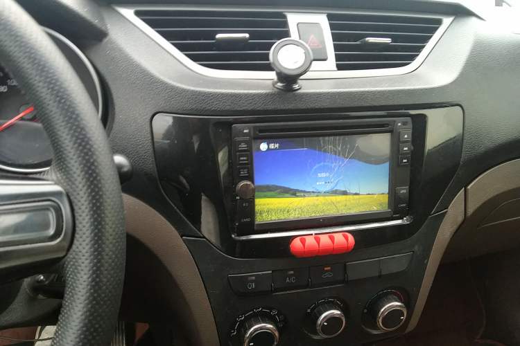 Used FAW Senya S80 2015 1.5L Manual 5-Seater Urban Edition Audio And AC Panel