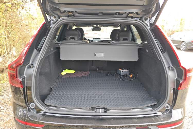 Used Volvo XC60 New Energy 2026 Model Plug-in Hybrid Long-Range Four-Wheel Drive Zhiyuan Polar Night Black Edition