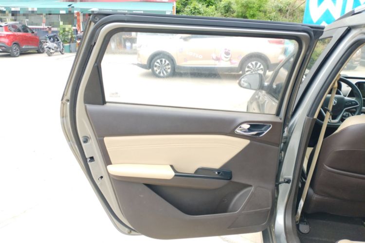 Used Baojun 310W 2017 1.5L Manual Fashion Model China V