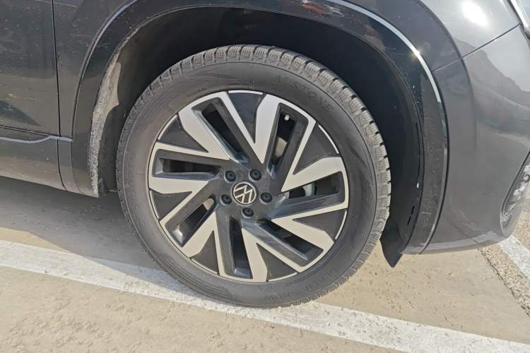 Used Volkswagen Tayron 2023 380TSI Four-Wheel Drive R-Line High-Energy Version Right Front Wheel Hub