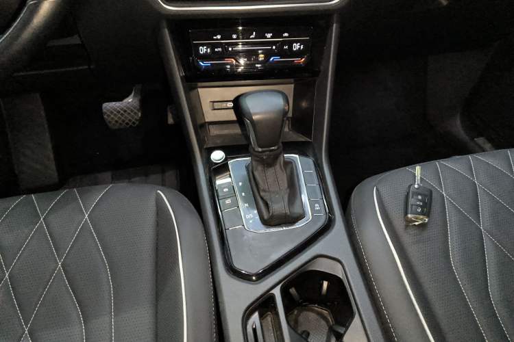 Used Volkswagen Tiguan L 2022 330TSI Automatic Two-Wheel Drive Smart Edition
