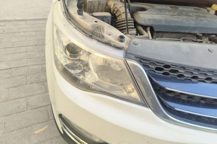 Used Baojun 730 2016 1.5T Manual Comfort Version 7 Seats Right Front Headlight