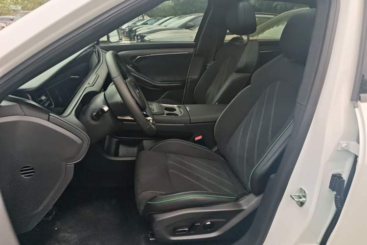 Used VOYAH FREE 2025 318 318 km Rear-Drive Touring Edition Left Front Seat