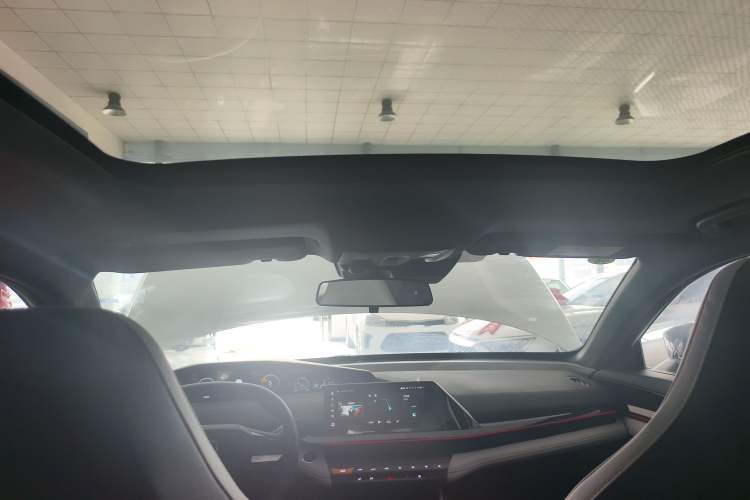 Used Changan UNI-V iDD 2024 Blue Whale Smart Electric iDD 136km Luxury Model