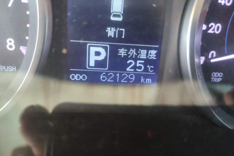 Used Toyota Highlander 2018 2.0T Two-Wheel Drive Elite Edition 5 Seats Emission Standard China V Odometer Close Up