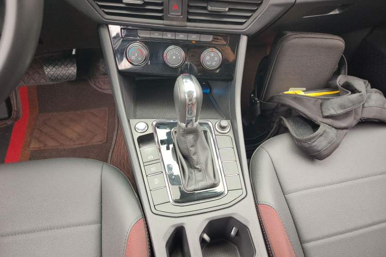 Used Volkswagen Bora 2021 1.5L Automatic Elite Smart Connect Edition Gear Lever