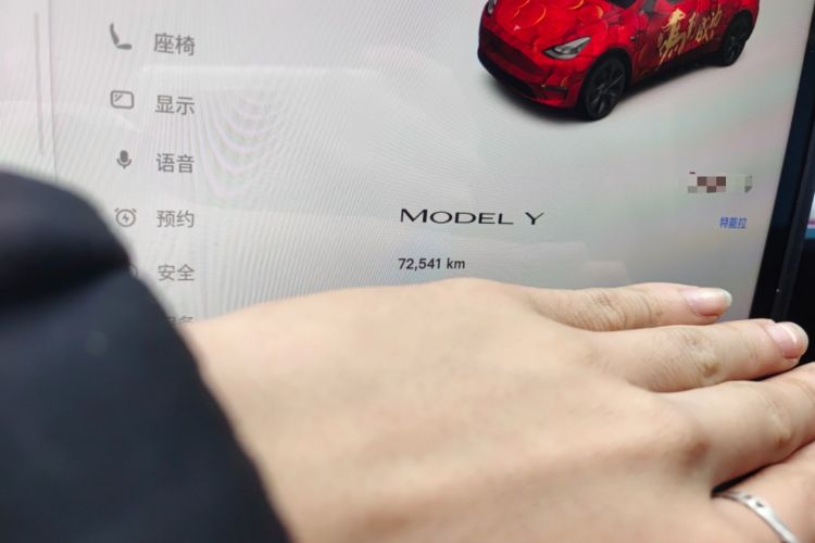 Used Tesla Model Y 2023 Rear-Wheel-Drive Version Odometer Close Up