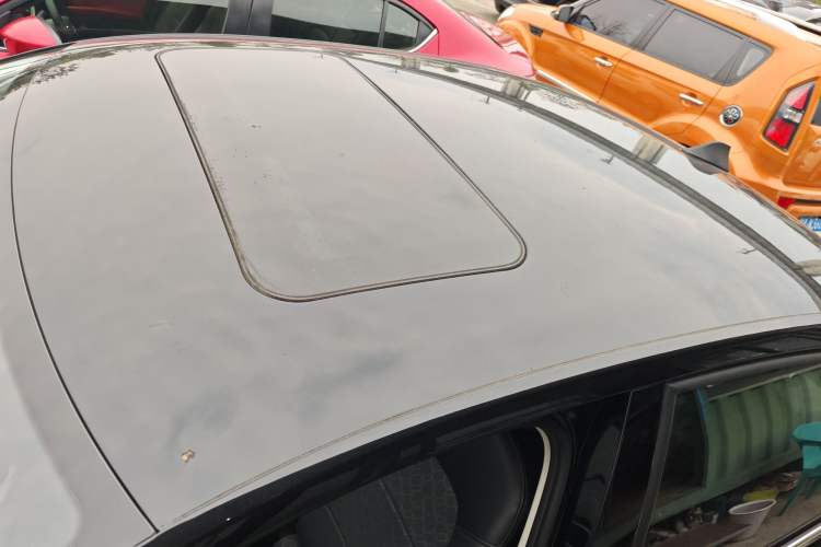 Used Volkswagen Santana 2015 1.6L Manual Comfort Edition Roof