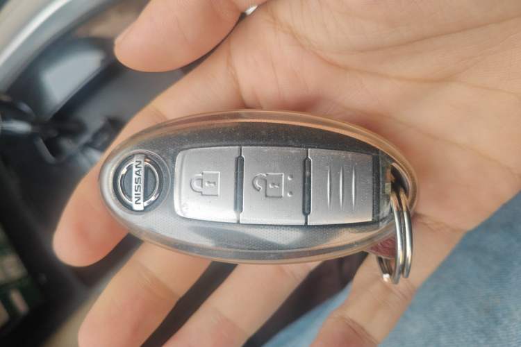 Used Nissan X-Trail 2014 2.5L CVT Leading Edition 4WD
