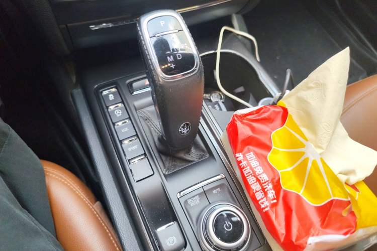 Used Maserati Ghibli 2021 2.0T Sharp Edition Gear Lever