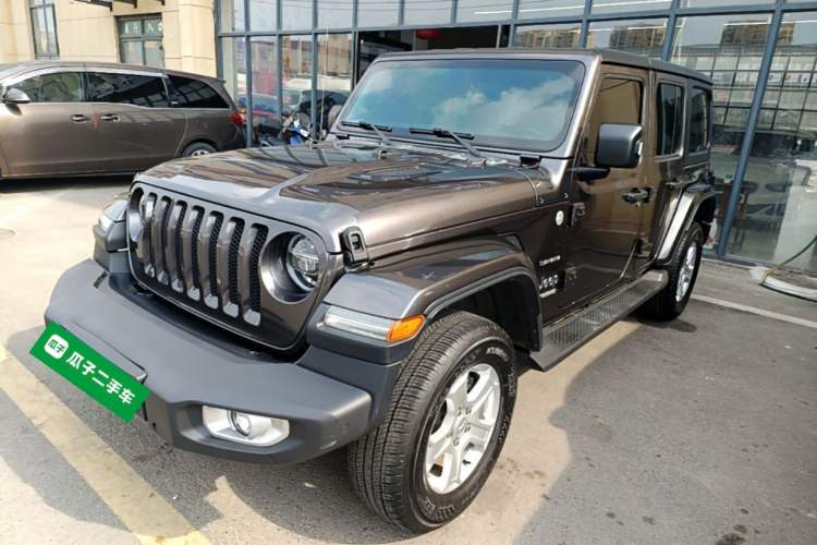 Used Jeep Wrangler 2019 2.0T Sahara Four-Door Version China VI Emission Standard