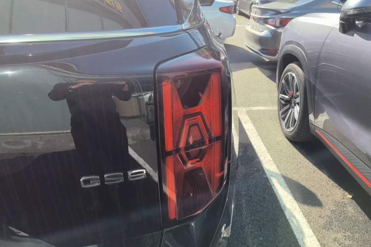 Used GAC Trumpchi GS8 2022 Linghang Series 2.0 TGDI Two-Wheel-Drive Luxury Smart Connectivity Version (7 Seats) Right Rear Taillight