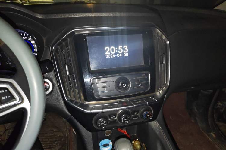 Used JMC Yusheng S350 2016 2.0T Automatic Two-Wheel Drive Gasoline Luxury Version with Sunroof 5 Seats
