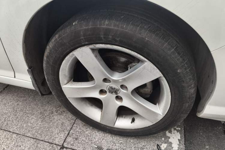 Used Peugeot 408 2013 2.0L Automatic Luxury Edition Right Front Wheel Hub