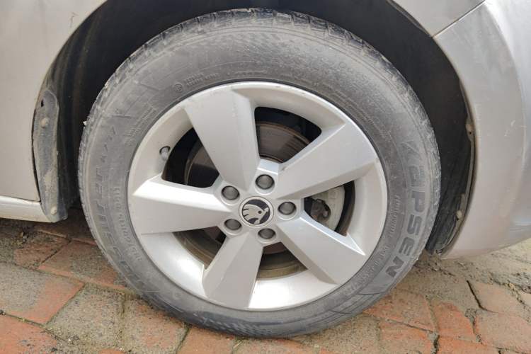 Used Skoda Rapid 2015 1.6L Automatic Smart Selection Model