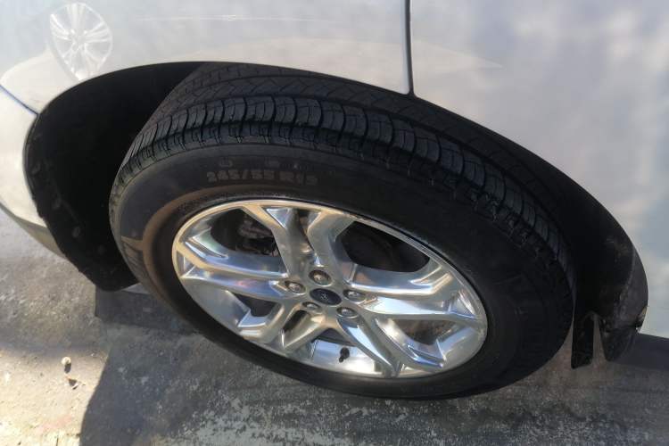 Used Ford Edge 2017 EcoBoost 245 Two-Wheel-Drive Sporty 7-Seater
