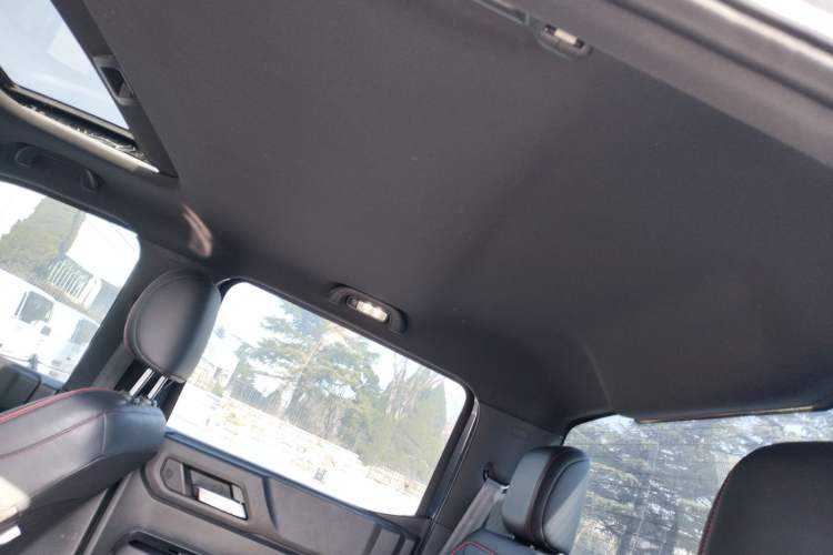 Used JMC DaDao 2024 Gantaner 2.3T Diesel Automatic 4x4 Boundless Edition Headliner