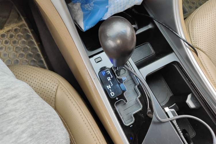 Used Hyundai Sonata 2011 2.0L Automatic Leading Edition Gear Lever