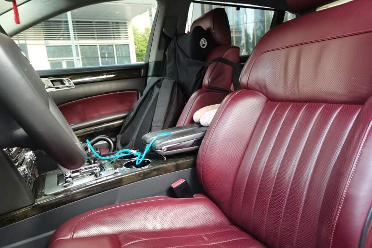 Used Volkswagen Phaeton 2009 4.2L V8 4-Seater Extended Executive Edition Left Front Seat