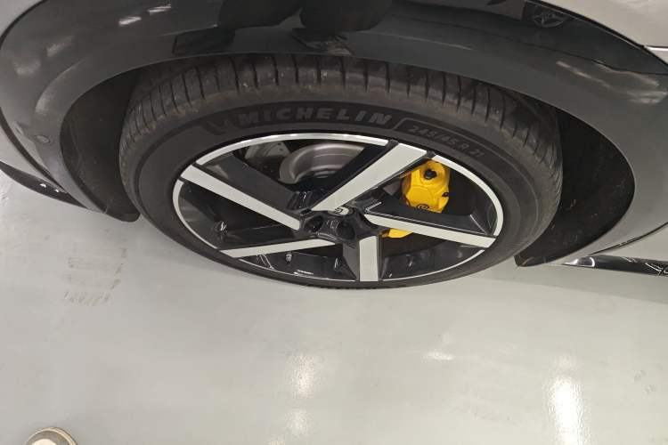 Used Xiaomi Auto YU7 2025 Ultra-Long Range High-Performance All-Wheel-Drive Max Edition
