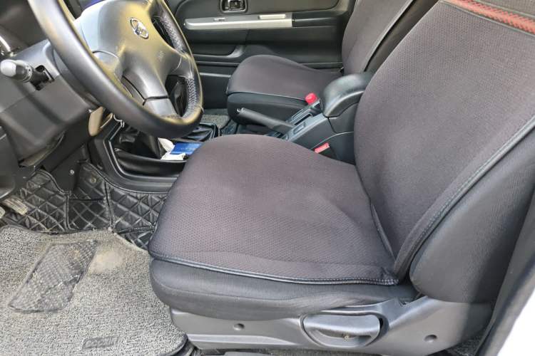 Used Nissan Paladin 2008 2.4L 4x4 Standard Edition Left Front Seat