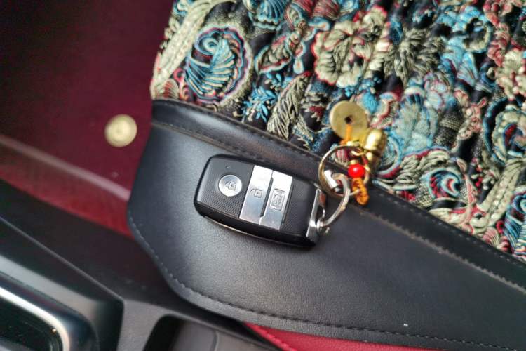 Used Kia KX Cross 2017 1.4L AT GLS
