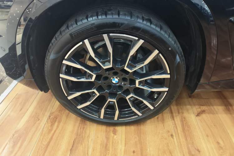 Used BMW X5 2023 xDrive 40Li M Sport Night Edition Package Exterior 4