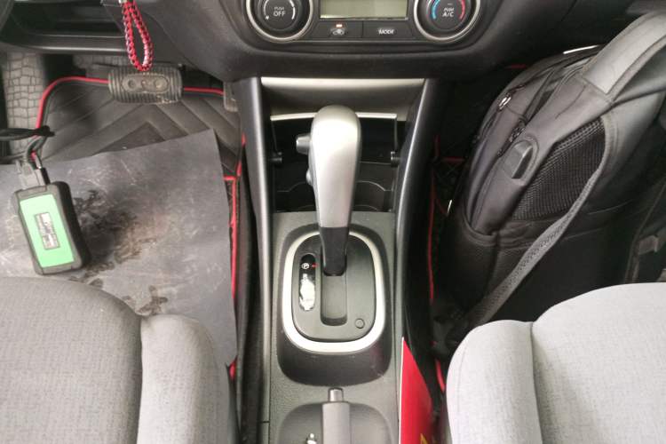 Used Nissan Sylphy 2016 Classic 1.6XE Automatic Leading Edition Gear Lever