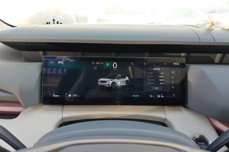 Used Lynk & Co 06 EM-P 2023 EM-P 126 Long-Range Halo Instrument Cluster