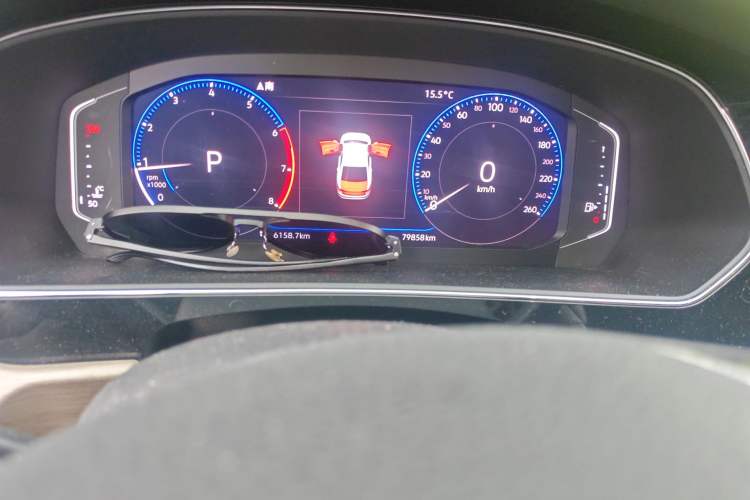 Used Volkswagen Passat 2019 330TSI Luxury Edition China VI Standard Odometer Close Up