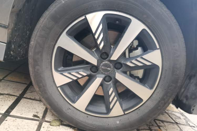 Used BYD e2 2024 Honor Edition Luxury Model Right Front Wheel Hub