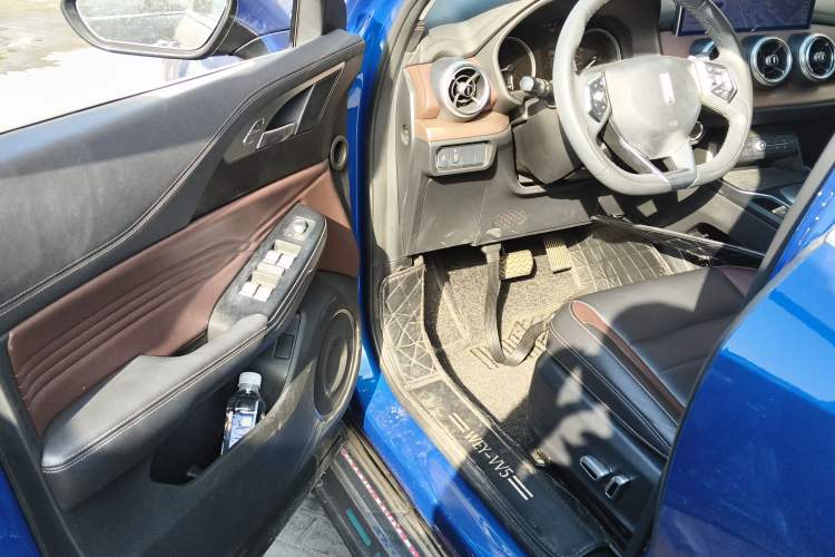 Used Wey VV5 2020 1.5T Two-Wheel Drive Color Pioneer
