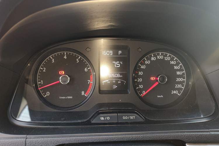 Used Volkswagen Gran Lavida 2013 1.6L Automatic Fashion Model
