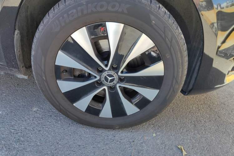 Used Mercedes-Benz Vito 2023 2.0T Elite Version 7 Seats Right Front Wheel Hub