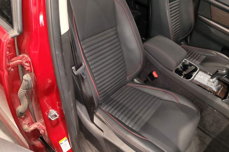 Used Land Rover Discovery Sport 2020 249 PS R-Dynamic Performance Edition Right Front Seat