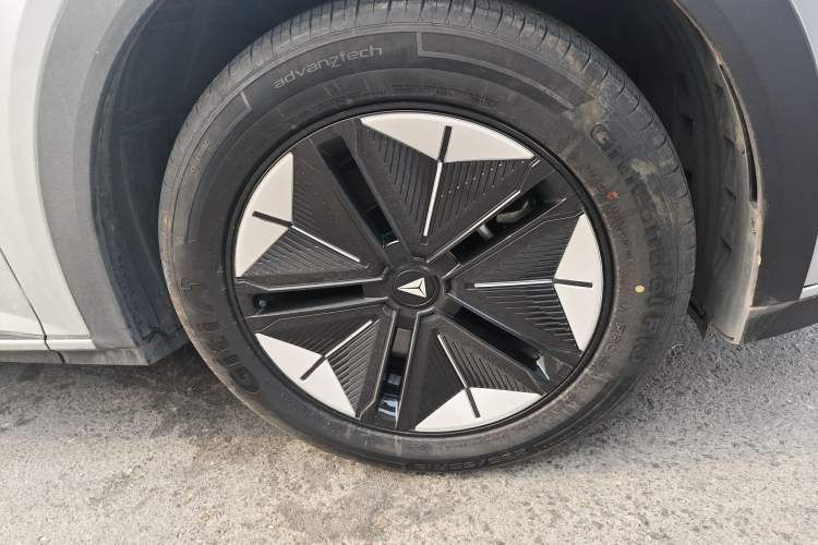 Used Deepal S07 2025 215Max Deep Blue Intelligent Driving AD PRO Range-Extended Version Right Front Wheel Hub