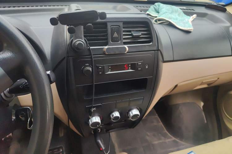 Used Dongfeng Xiaokang C37 2018 1.5L Premium II DK15 Audio And AC Panel