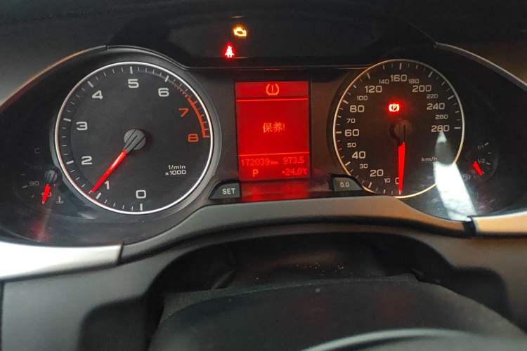 Used Audi A4L 2012 2.0 TFSI automatic standard version
