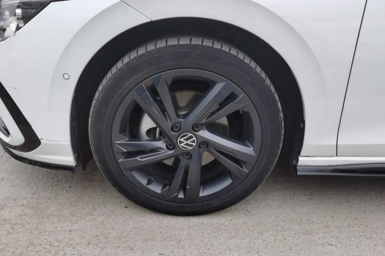 Used Volkswagen Golf 2023 280TSI DSG R-Line Lite Left Front Wheel Hub