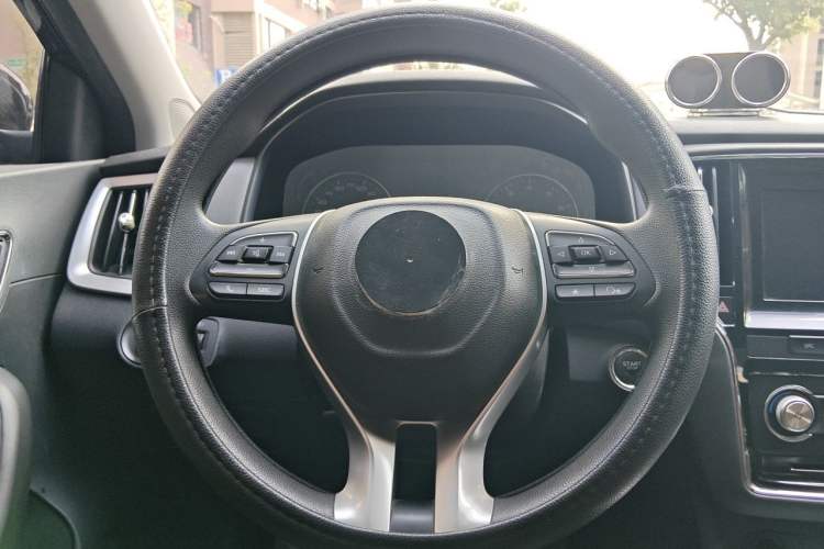Used Roewe i6 2019 PLUS 1.6L Manual 4G Connected Deluxe Top-Tier Version