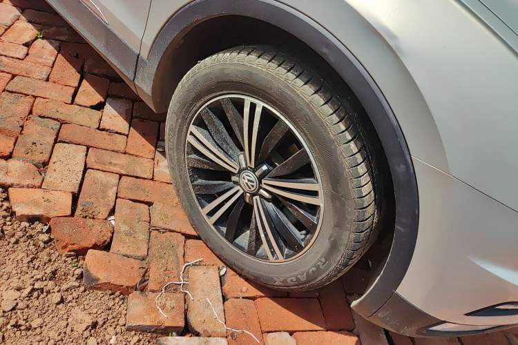 Used Volkswagen Tiguan L 2019 280TSI Automatic Two-Wheel Drive Panoramic Comfort Edition China V Standard Right Front Wheel Hub