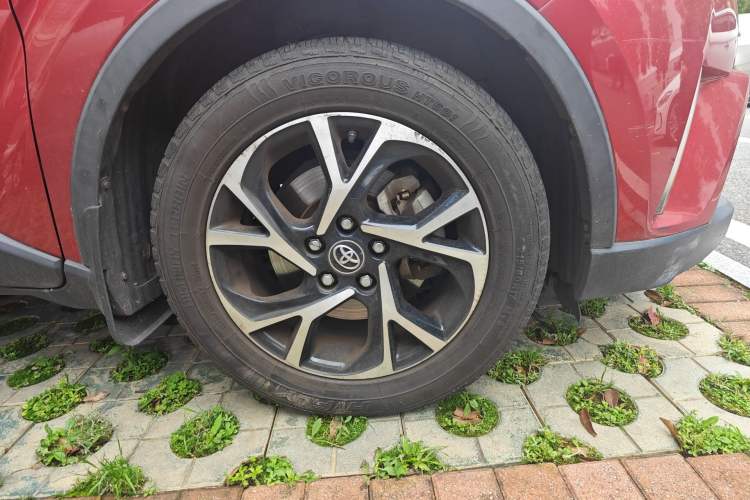 Used Toyota C-HR 2018 2.0L Leading Edition China VI Right Front Wheel Hub