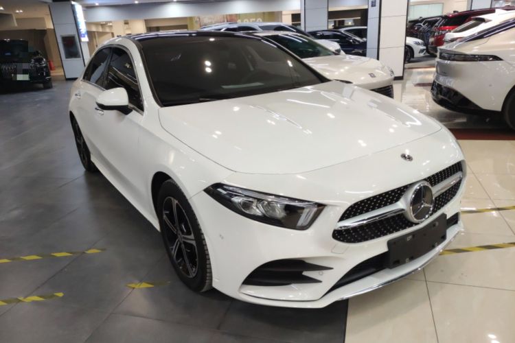 Used Mercedes-Benz A-Class 2022 Revised Version A 200 L Sport Sedan Fashionable Style Front Right 45 Deg
