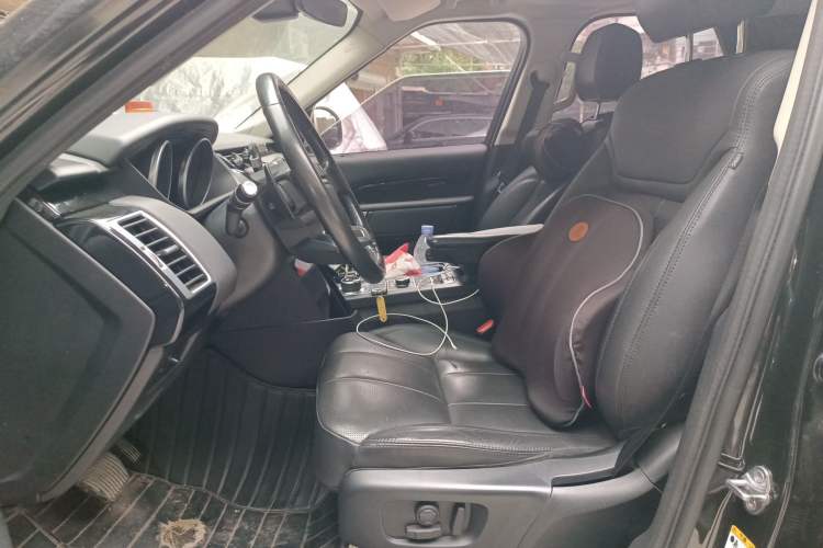 Used Land Rover Discovery 2018 2.0T SE Left Front Seat